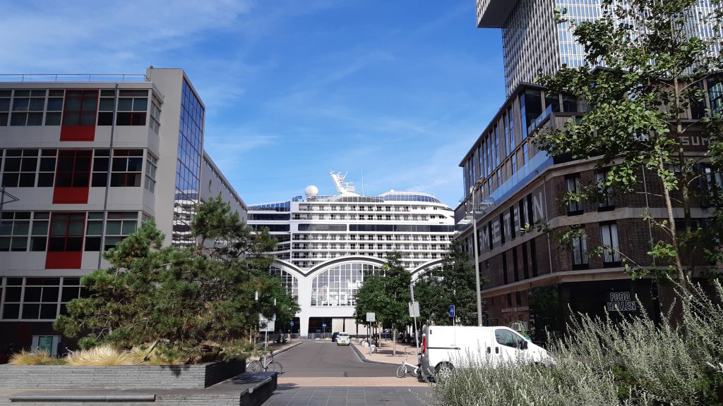Rotterdam Daily Photo: Cruiseships parking in the middle of the city