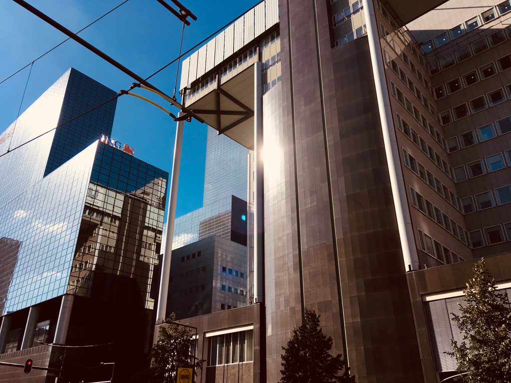 Rotterdam Daily Photo: Blue tones between the faces of grey office buildings